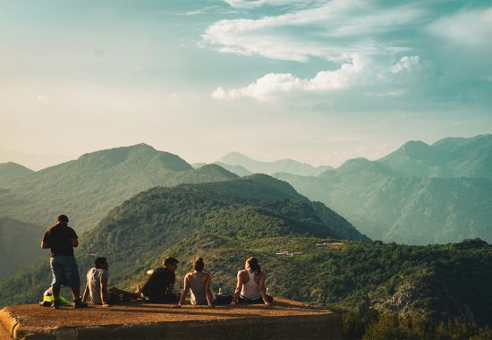 Viaggiare da soli in gruppo alla scoperta del mondo