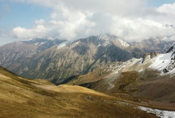 Kazakistan on the road: dalle montagne al deserto