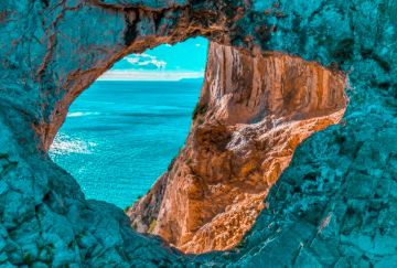 Il sentiero del pellegrino e le grotte della Val di Nava
