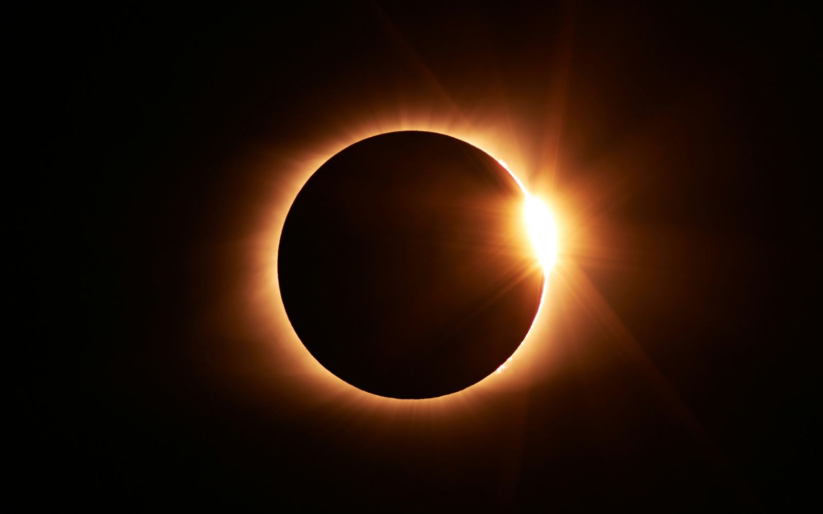 Eclissi e archeo-astronomia in Egitto con Luca Perri