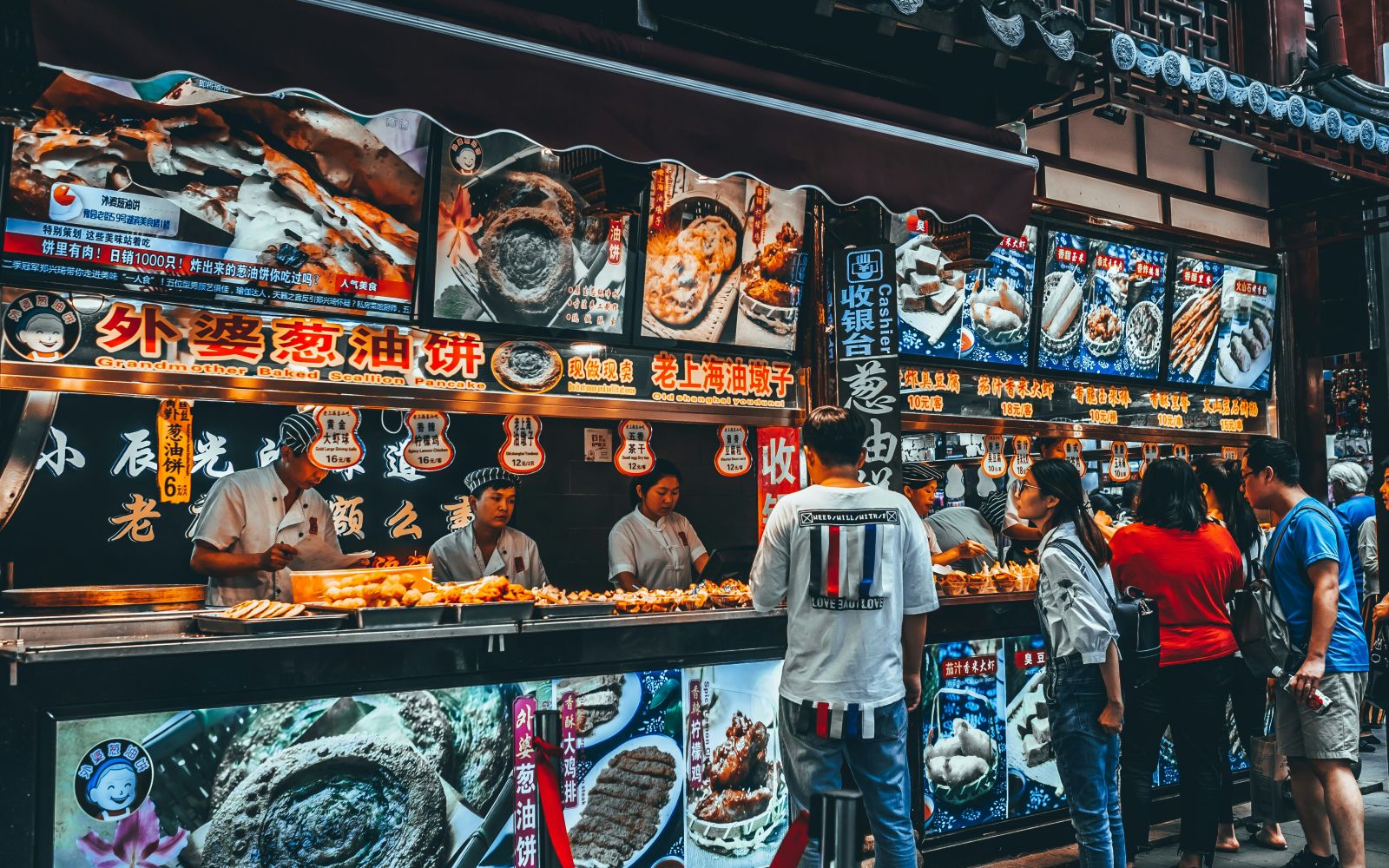 Cina zaino in spalla: viaggio food con Lorenzo Prattico